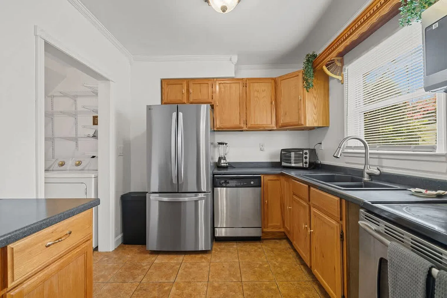 2 bed, 1.0 bath, $2,671 — Photo 3