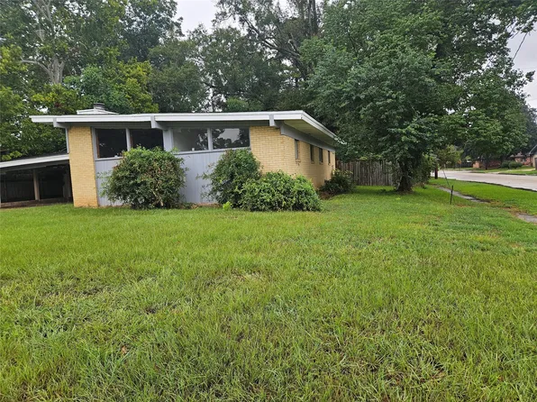 701 Meadowdale Pl, Shreveport, LA 71108