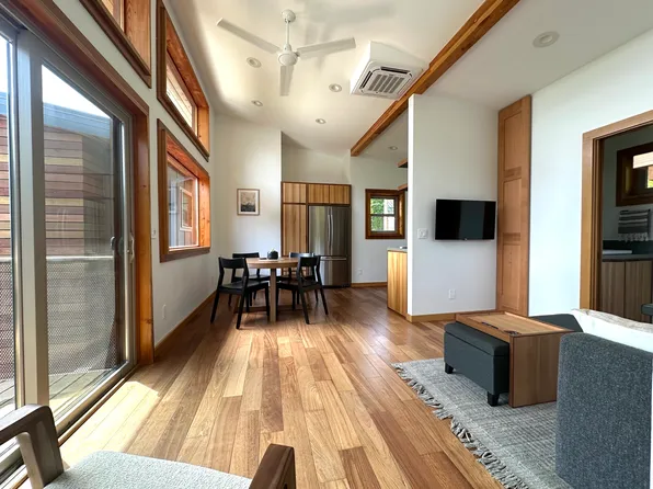 (undisclosed Address), White Salmon, WA 98672