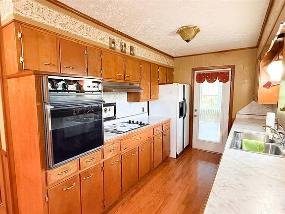5th image of 3088 Finney Rd