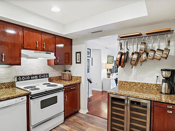 5th image of 4651 1st St NE Unit 201