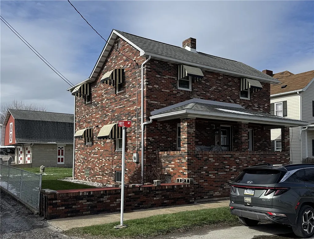111 N Hitchman St photo 1