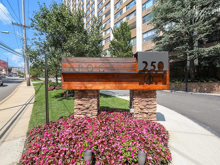 250 Gorge Rd #29E — Photo 34