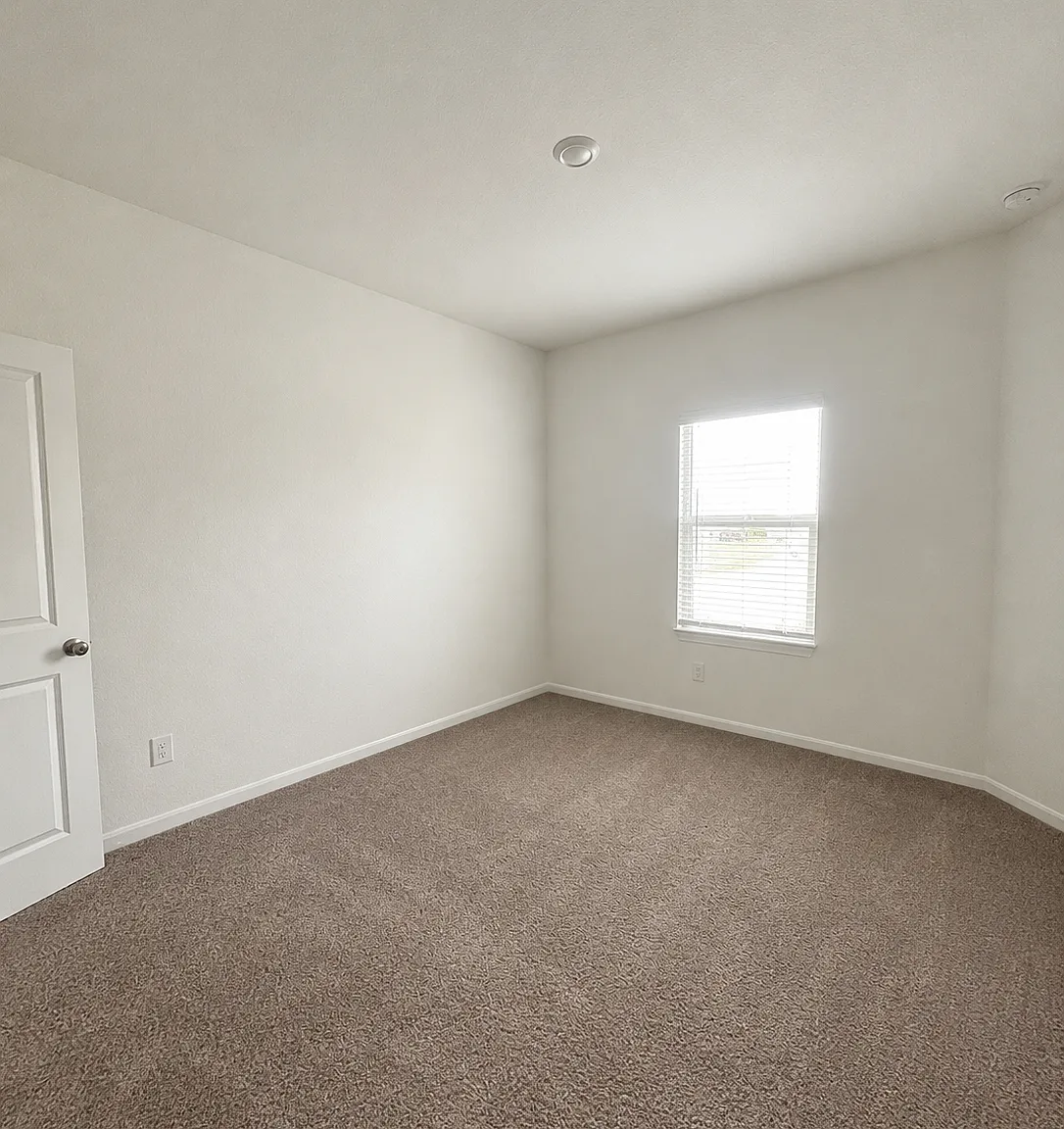 4 bed, 1910 sqft, $1,900 — Photo 3