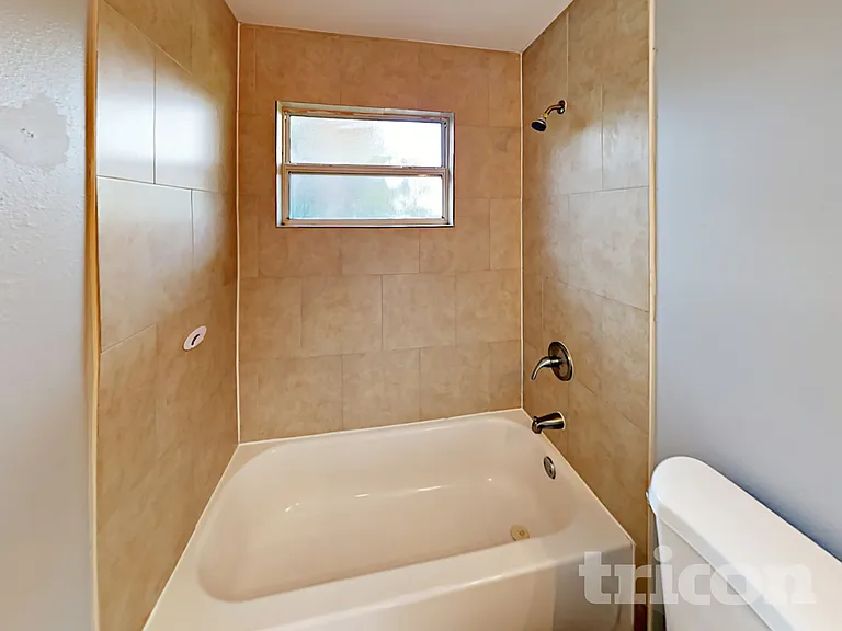 1117 N Saturn Ave — Photo 17
