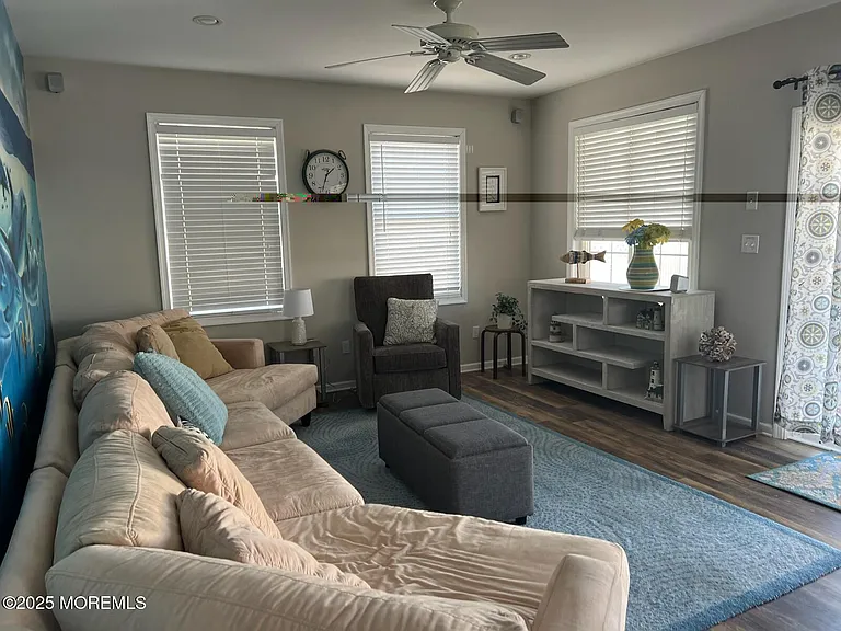 216 13th Ave — Photo 9