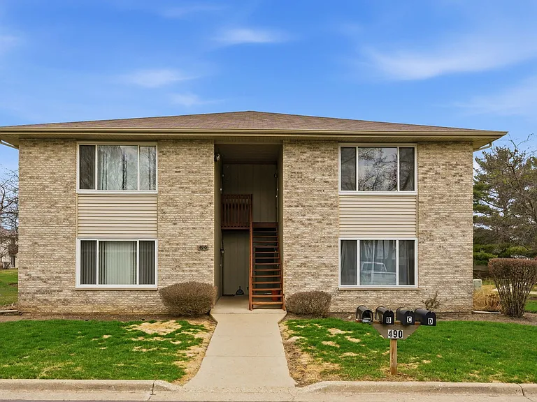 490 Westwood Ct #D — Photo 2
