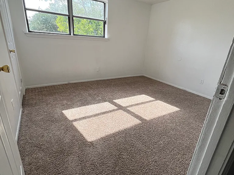 486 Mercury Dr — Photo 12
