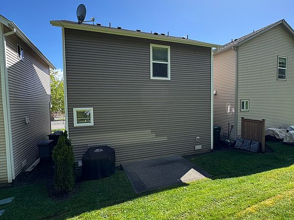 3rd image of 6823 SE Gove St
