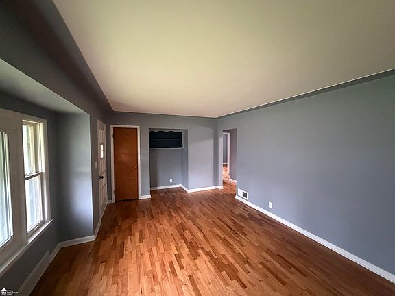 5th image of 3513 Yale St