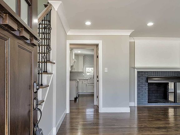 2nd image of 90 Harbor Ln