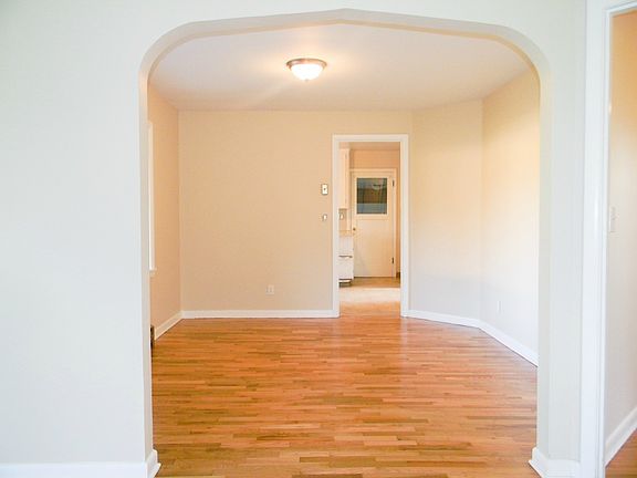 5th image of 10008 24th Ave E