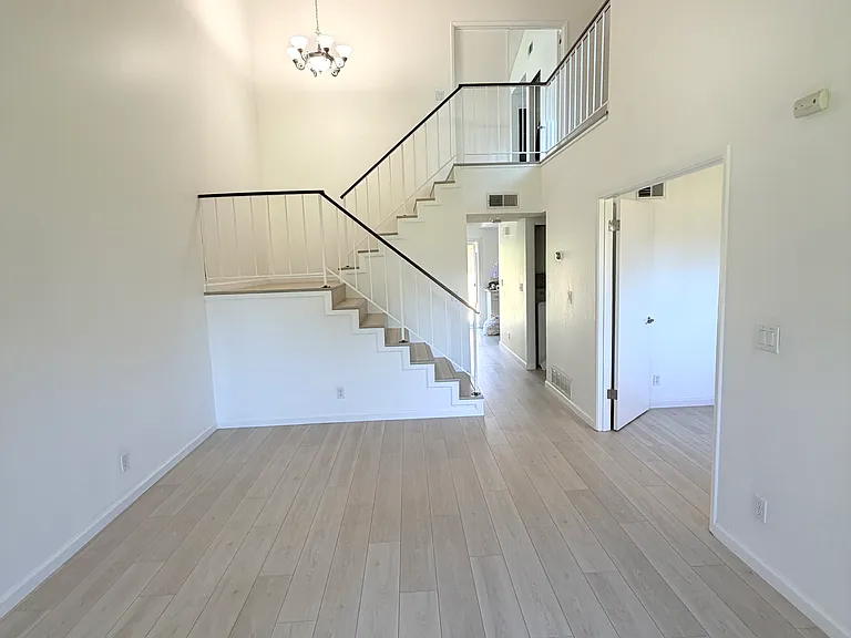 716 Nina Ln — Photo 17