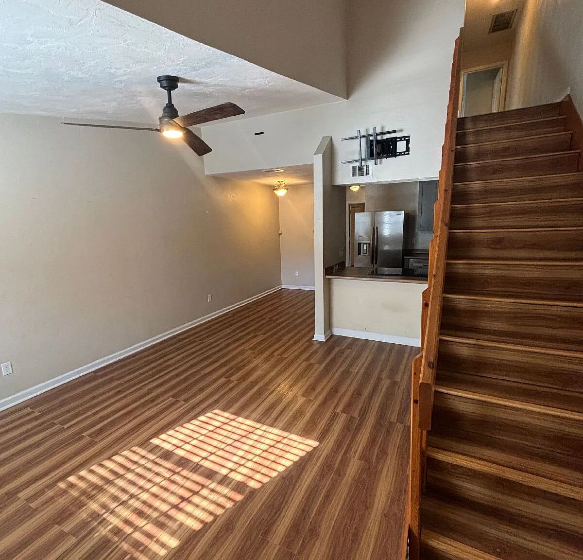 3 bed, 2.0 bath, 1120 sqft, $1,495 — Photo 2
