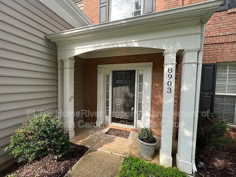 3 bed, 2.5 bath, 2390 sqft, $2,595 — Photo 4