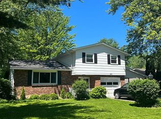 445 West Ln, Lewiston, NY 14092