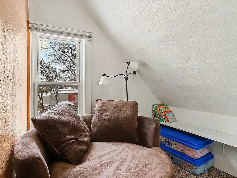 923 Jackson St — Photo 17