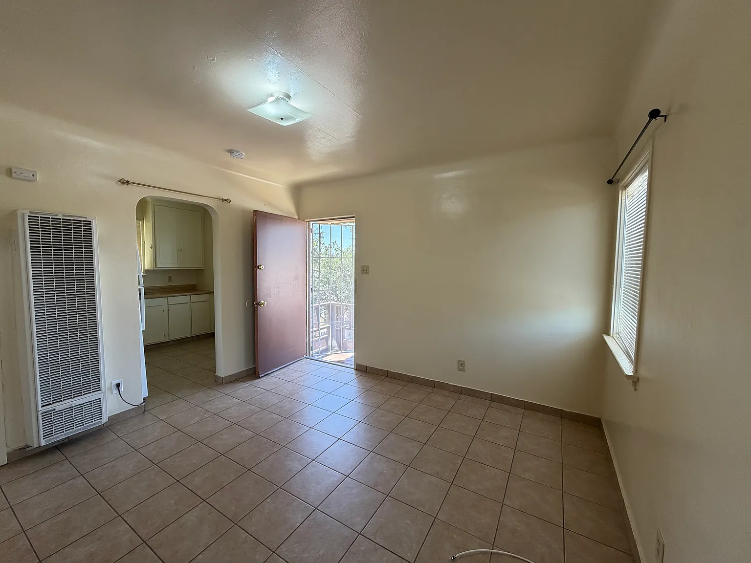Studio, 400 sqft, $1,500 — Photo 2