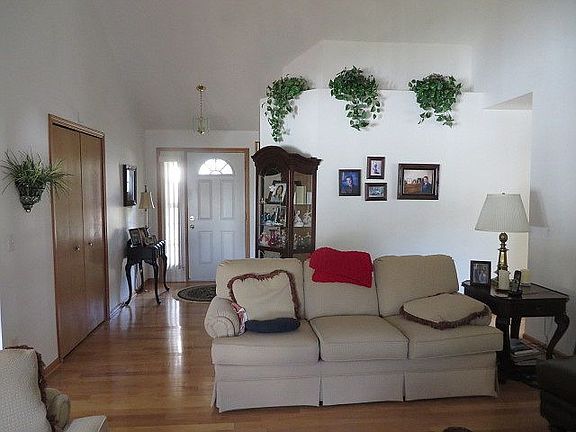 4th image of 34193 Summerhill Ln