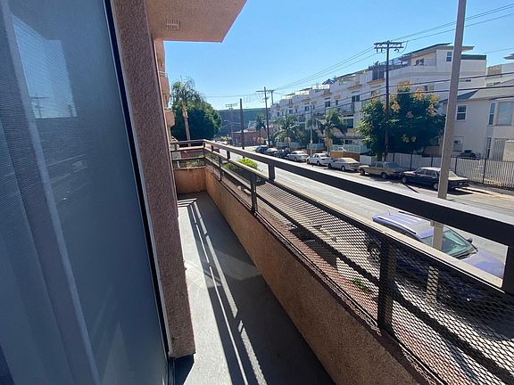 5th image of 1220 N Las Palmas Ave #706859323