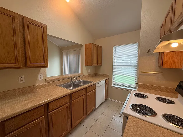 3031 Pine Valley Dr — Photo 8