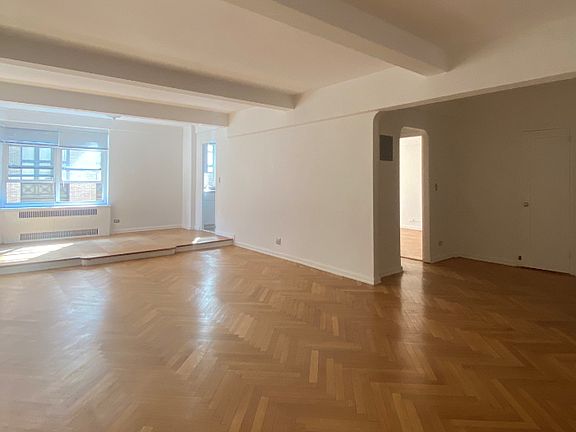 5th image of 139 E 35th St APT 4G