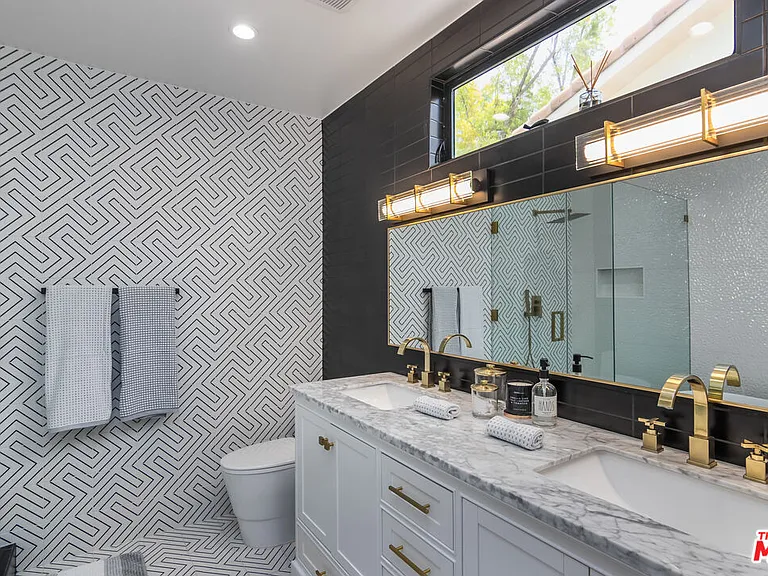 4821 Heaven Ave — Photo 31
