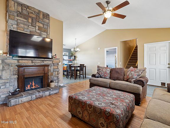 3rd image of 138 Wild Raven Street NW