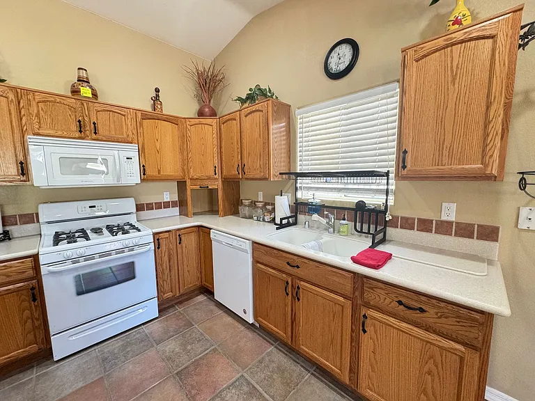 2037 E Desert Palms Dr — Photo 13