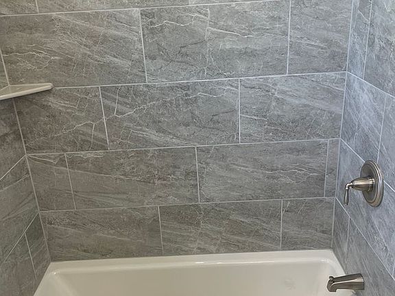 5th image of 217-219 Washington St #1L