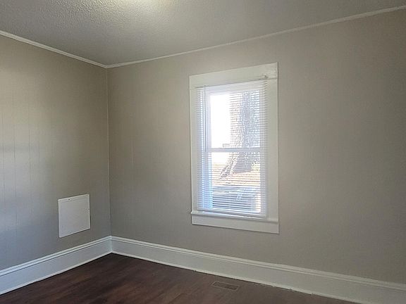 4th image of 2021 Pine Bluff St