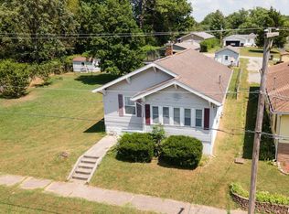 640 N 11th St, Murphysboro, IL 62966
