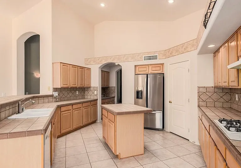 17806 N Becke Ln — Photo 20