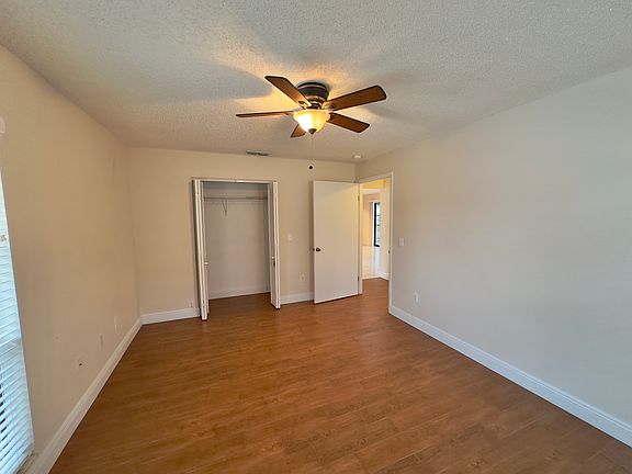 5th image of 4 Winterberry Pl