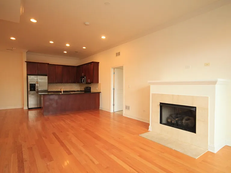 4651 N Greenview Ave #208 — Photo 6