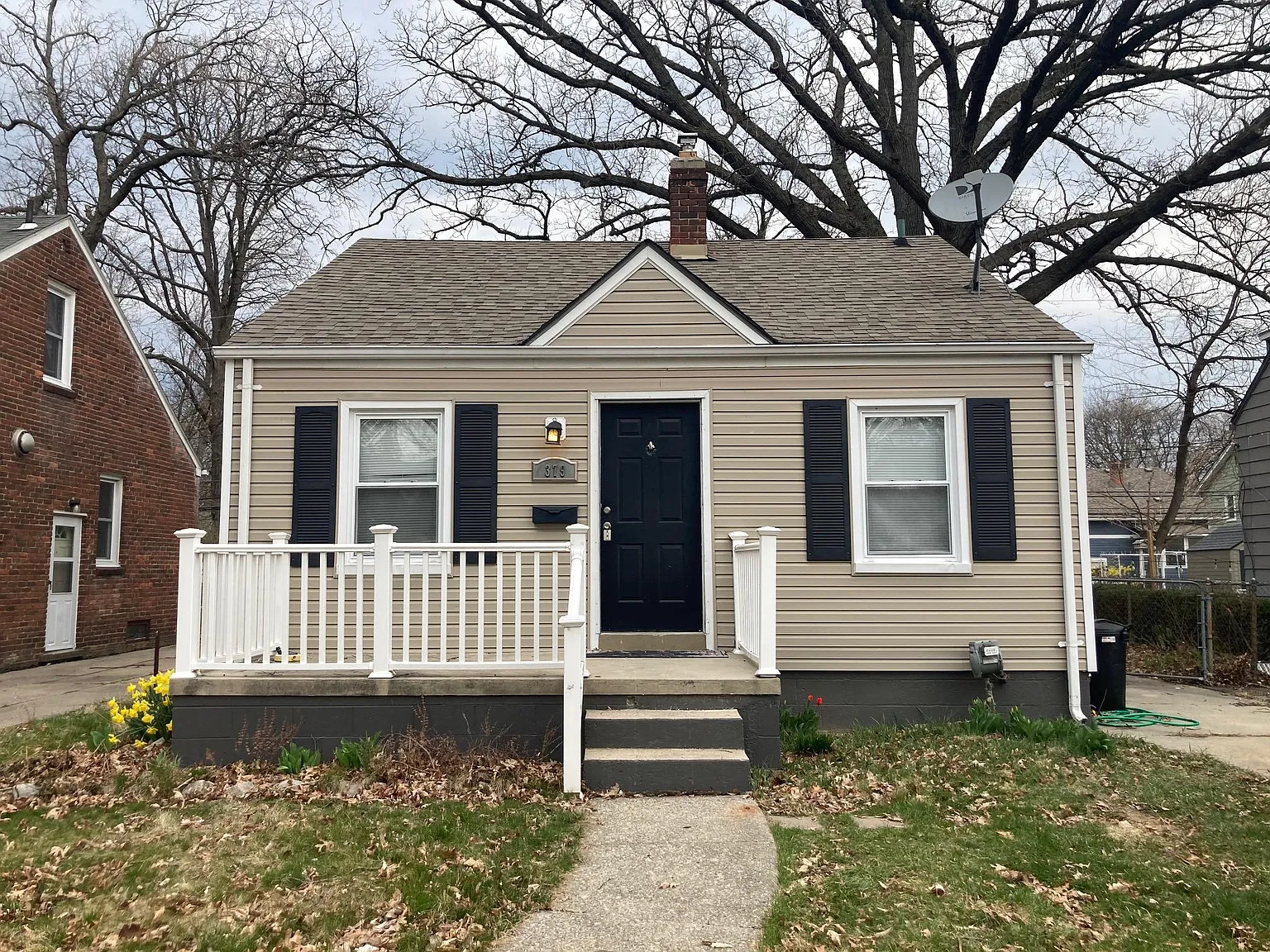 379 Channing St photo 1
