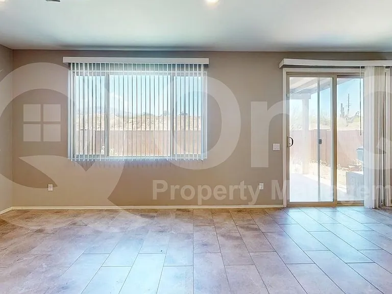 5940 N Umbra Ct — Photo 4