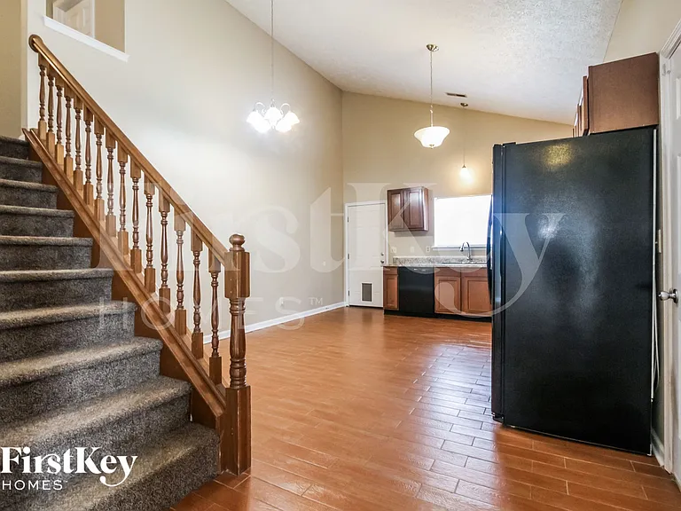 1056 Oak Leaf Rd — Photo 2