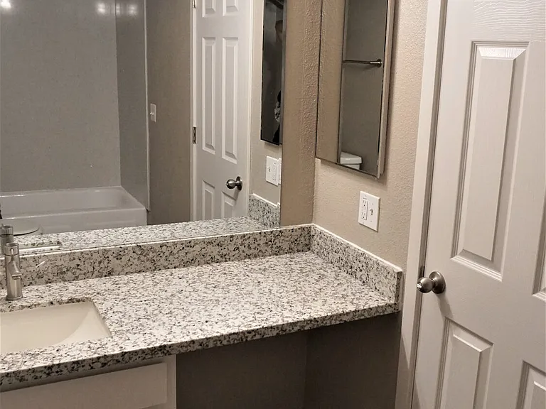 Rose Glen Apartments — Photo 12