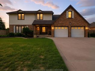 2036 Lesperance Rd, Tecumseh, ON N8N2N4