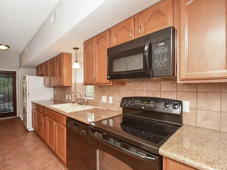 3010 Helena St — Photo 15