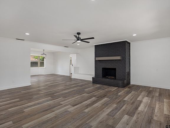 4th image of 1017 David Dr
