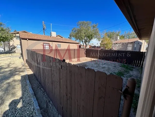 2225 College Street — Photo 17