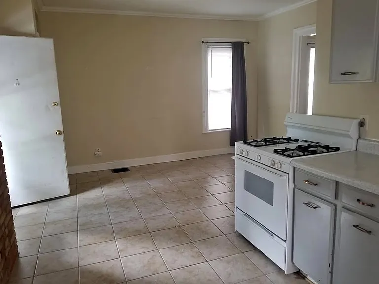 70 Adams St #2 — Photo 9