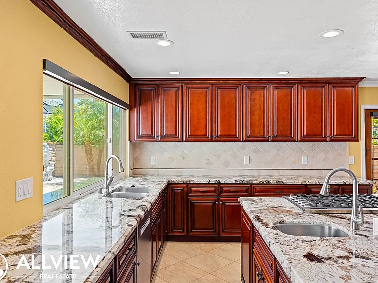 24911 Luton St — Photo 38