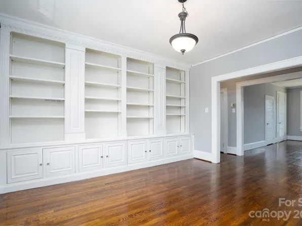 228 Providence Rd, Charlotte, NC 28207