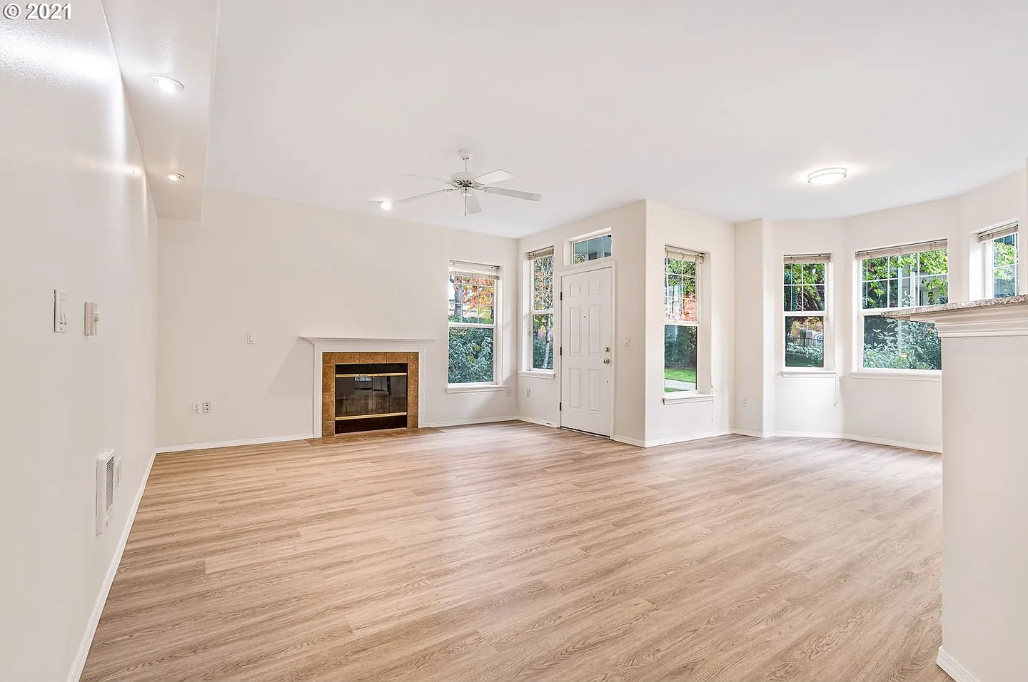 Updated Ground-Level Condo in Orenco Station Prime Hillsboro Location! — Photo 4