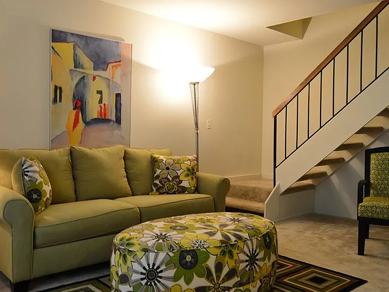 Rossbrooke Apartments and Townhomes — Photo 9
