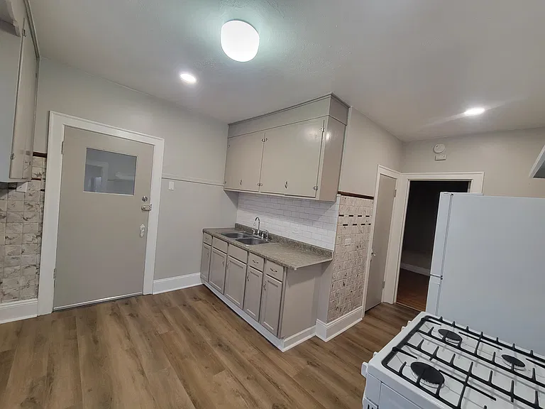 8301 S Brandon Ave #1 — Photo 8