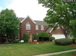 18672 Hunters Pointe Dr, Strongsville, OH 44136